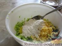 Фото приготовления рецепта: Оладьи из кабачков, с твёрдым сыром - шаг №4