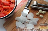Фото приготовления рецепта: Овощной салат на зиму (без стерилизации) - шаг №7