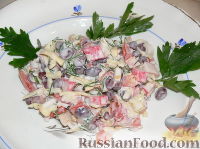 Фото приготовления рецепта: Салат с крабовыми палочками и фасолью - шаг №9