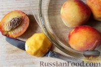 Фото приготовления рецепта: Десерт из персиков с ликером - шаг №2