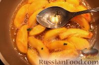 Фото приготовления рецепта: Десерт из персиков с ликером - шаг №9