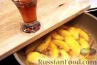 Фото приготовления рецепта: Десерт из персиков с ликером - шаг №10