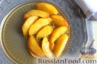 Фото приготовления рецепта: Десерт из персиков с ликером - шаг №11