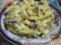 Фото к рецепту: Салат с жареными баклажанами и яйцами