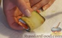 Фото приготовления рецепта: Рулетики "Тещин язык" из цуккини (Zucchini Rolls) - шаг №14