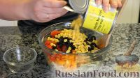 Фото приготовления рецепта: Салат из пасты, с сыром фета и овощами - шаг №6
