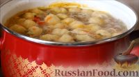 Фото приготовления рецепта: Суп с фрикадельками и сырными шариками (клецками) - шаг №10