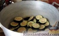 Фото приготовления рецепта: Закуска "Кобра" из баклажанов (на зиму) - шаг №5