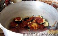 Фото приготовления рецепта: Закуска "Кобра" из баклажанов (на зиму) - шаг №6