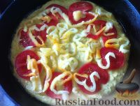 Фото приготовления рецепта: Пицца из кабачков, с помидорами и сыром - шаг №6