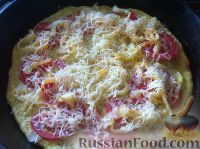 Фото приготовления рецепта: Пицца из кабачков, с помидорами и сыром - шаг №7