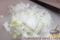 Фото приготовления рецепта: Куриные сердечки с овощами и грибами (в горшочке) - шаг №3