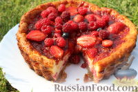 Фото приготовления рецепта: Чизкейк со свежими ягодами - шаг №13