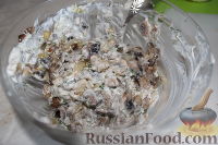 Фото приготовления рецепта: Горбуша под сметанно-грибным соусом (в фольге) - шаг №7