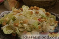 Фото к рецепту: Сырный салат с пекинской капустой и сухариками