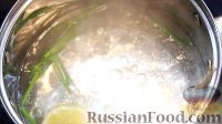 Фото приготовления рецепта: Цветная капуста под соусом бешамель - шаг №2