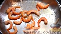 Фото приготовления рецепта: Салат с креветками - шаг №7