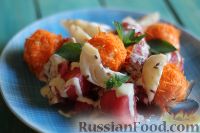 Фото приготовления рецепта: Салат из арбуза с творожно-морковными шариками - шаг №14