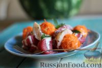 Фото приготовления рецепта: Салат из арбуза с творожно-морковными шариками - шаг №15