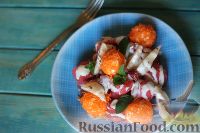 Фото приготовления рецепта: Салат из арбуза с творожно-морковными шариками - шаг №16