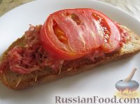 Фото к рецепту: "Ложная" пицца на хлебе