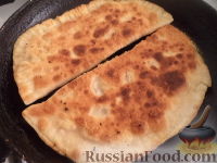 Фото приготовления рецепта: Чебуреки крымские - шаг №16
