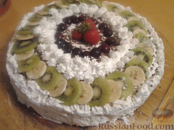 Рецепт Шоколадный торт со взбитыми сливками и фруктами