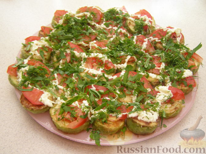 Жареные кабачки с яйцом и помидорами — рецепт с фото