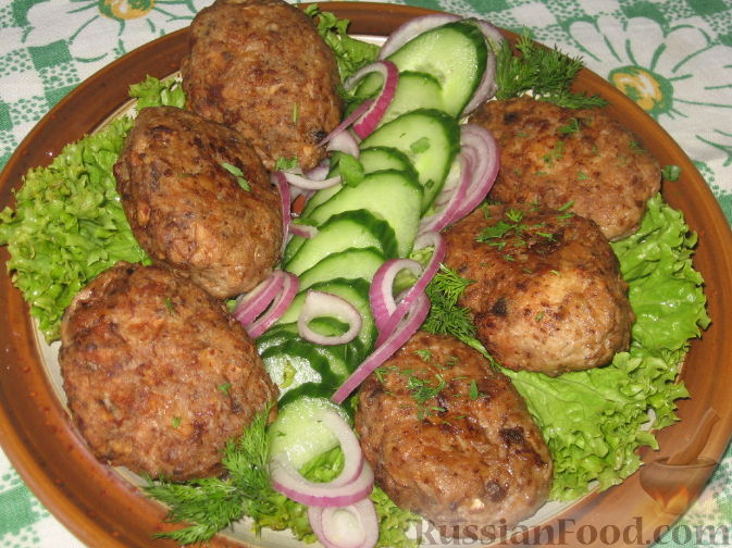 Салат с курицей, картошкой и консервированным горошком - рецепт с фото пошагово