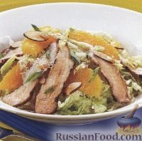 Фото к рецепту: Салат из свиного мяса, апельсинов и китайской капусты