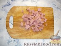 Фото приготовления рецепта: Окрошка по-домашнему с колбасой - шаг №4