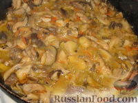 Фото приготовления рецепта: Картофельные зразы и грибы - шаг №6
