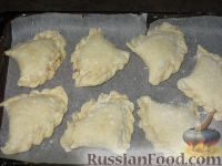 Фото приготовления рецепта: Творожные слойки с айвовым конфитюром - шаг №6