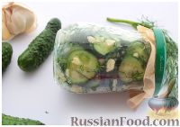 Фото приготовления рецепта: Остренький салат из огурцов за час - шаг №4