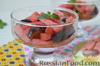 Фото к рецепту: Салат с арбузом и сливами