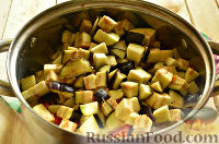 Фото приготовления рецепта: Салат из баклажанов и кабачков (на зиму) - шаг №5