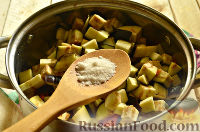 Фото приготовления рецепта: Салат из баклажанов и кабачков (на зиму) - шаг №6