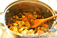 Фото приготовления рецепта: Салат из баклажанов и кабачков (на зиму) - шаг №7