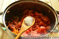 Фото приготовления рецепта: Салат из баклажанов и кабачков (на зиму) - шаг №9