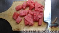 Фото приготовления рецепта: Салат из арбуза и мидий - шаг №2