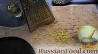 Фото приготовления рецепта: Салат из арбуза и мидий - шаг №4