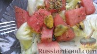 Фото приготовления рецепта: Салат из арбуза и мидий - шаг №10