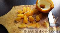Фото приготовления рецепта: Салат из арбуза с апельсинами, под медово-коричной заправкой - шаг №6