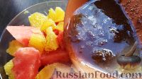Фото приготовления рецепта: Салат из арбуза с апельсинами, под медово-коричной заправкой - шаг №7