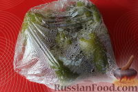 Фото приготовления рецепта: Салат из облепихи и печеного болгарского перца - шаг №3