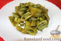 Фото приготовления рецепта: Салат из облепихи и печеного болгарского перца - шаг №4