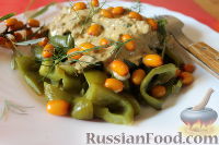 Фото приготовления рецепта: Салат из облепихи и печеного болгарского перца - шаг №12