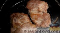 Фото приготовления рецепта: Стейк из свинины с соусом - шаг №9
