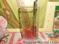 Фото приготовления рецепта: Томатный сок с солью - шаг №2