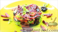 Фото к рецепту: Свекольный салат с сухофруктами и орехами